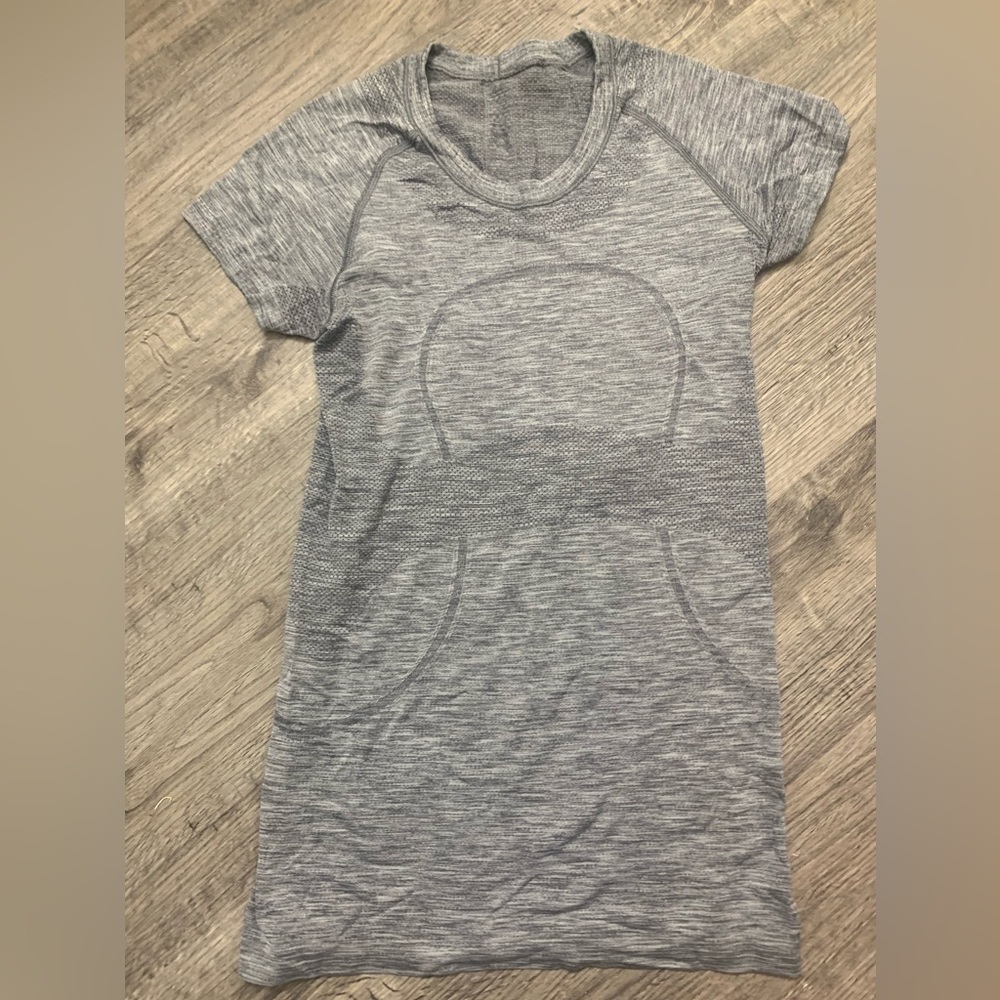 Lululemon Swiftly Tech Short Sleeve Crew T Shirt Tee: Heathered Gray. Size 6.
